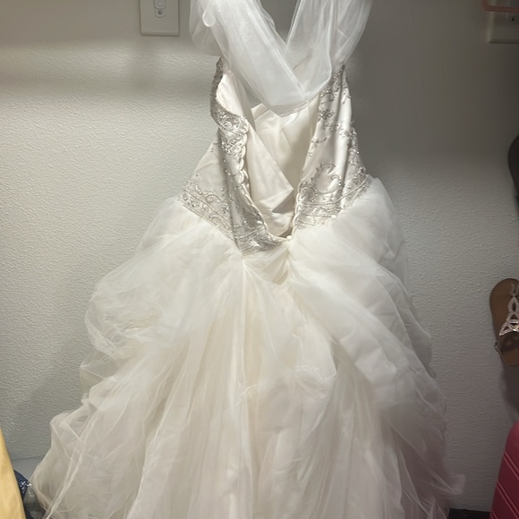 Princess Wedding Dress with Corset backing - Picture 6 of 17